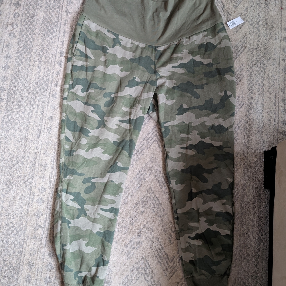 MATERNITY Sweat Pants. Old Navy XL Comoflauge